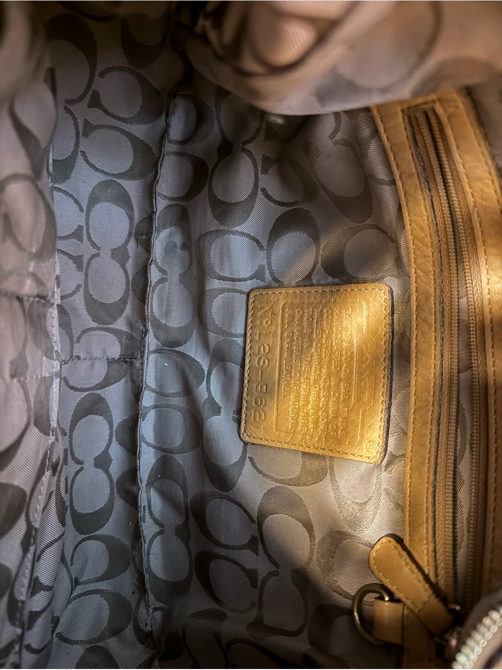 Coach Vintage Y2K Sequoia Hobo Pebble Leather Shoulder Bag in Buttercup - Picture 3 of 4